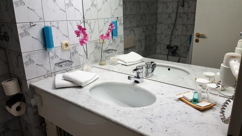 Hotel Novostar Gottingen Ngoại thất bức ảnh