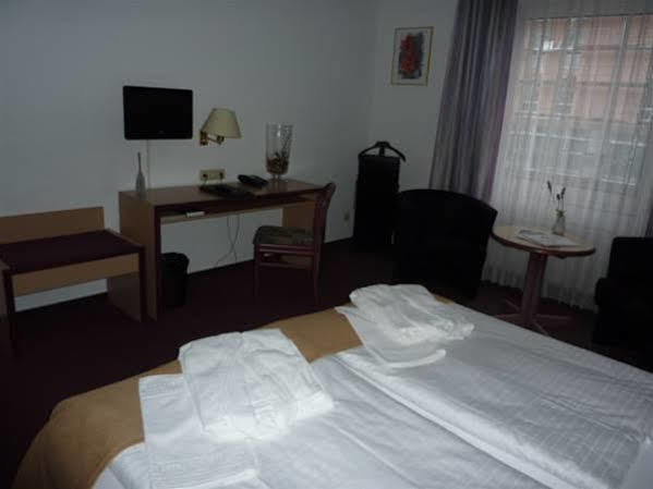 Hotel Novostar Gottingen Ngoại thất bức ảnh