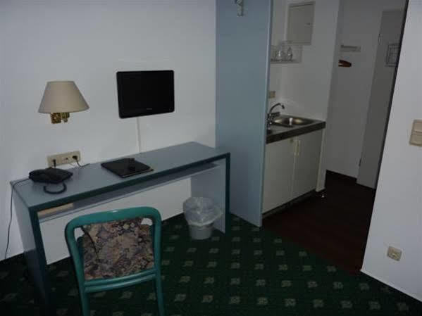 Hotel Novostar Gottingen Ngoại thất bức ảnh