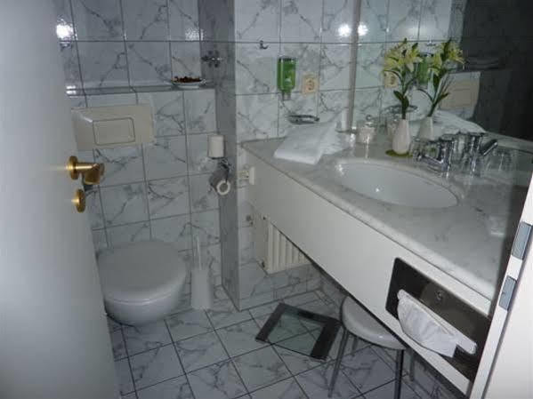 Hotel Novostar Gottingen Ngoại thất bức ảnh